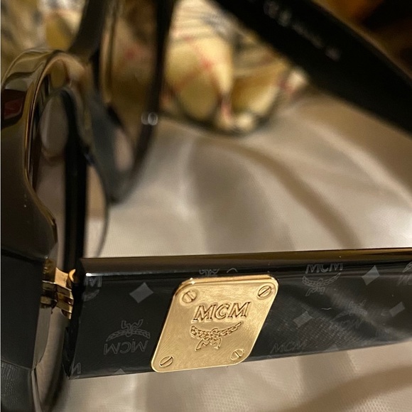 MCM NEW AUTHENTIC Sunglasses Made in Italy. Original Hard Case No Box - Picture 8 of 15